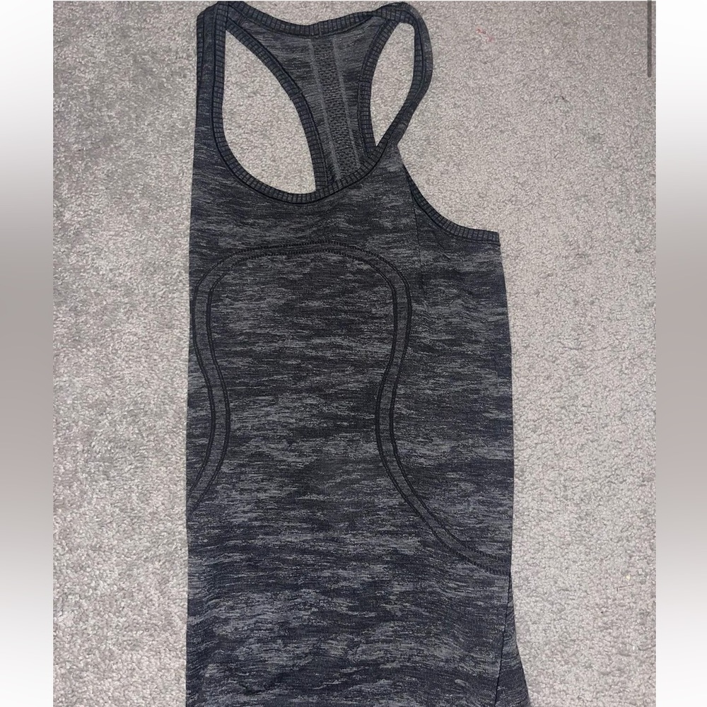 Lululemon swiftly top